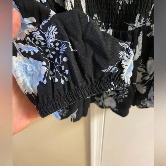Torrid blouse smocked bodice long sleeve black in floral print 5X NWT $59 - Picture 3 of 9